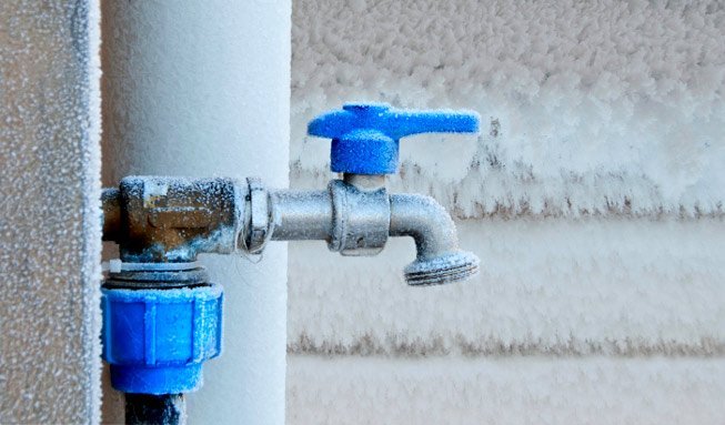 Frostschutz für Wasserleitungen vor dem ersten Frost anlegen
